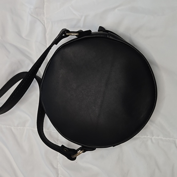 🍉 New Portland Leather Small Circle Crossbody Black Purse Bag - Picture 4 of 5